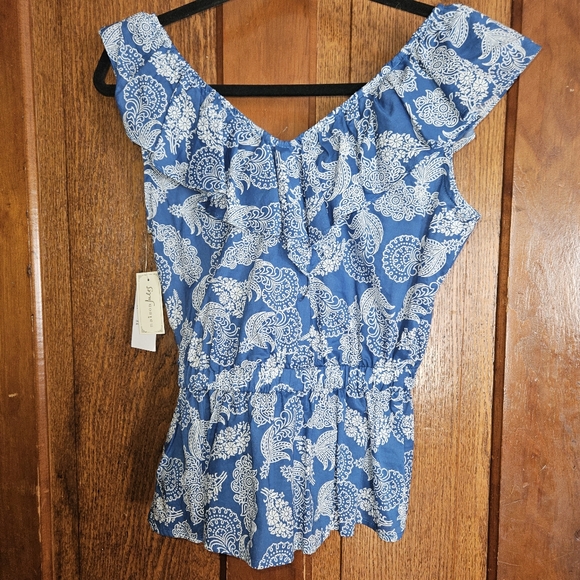 NWT Maison Jules Blue White Print Flower Paisley SLVLS Ruffle Top Womens Small - Picture 3 of 8